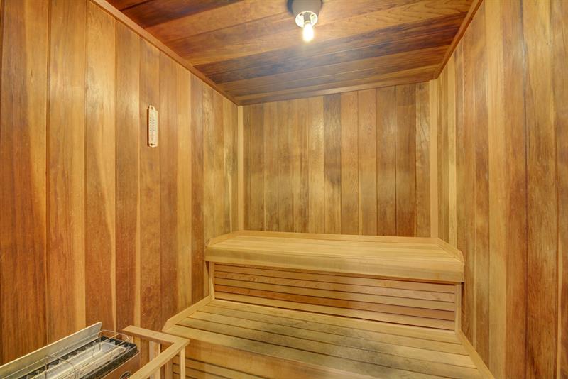 Image 32 of 44 For 525 Ocean Blvd  422