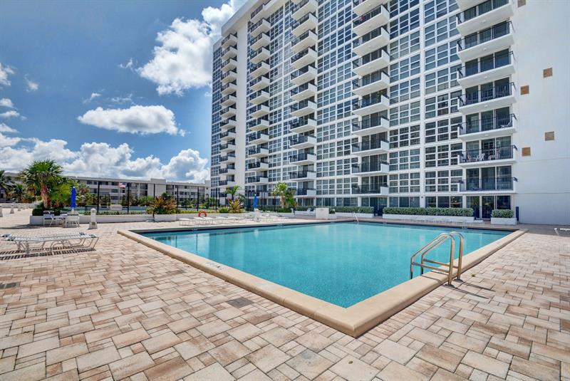 Image 33 of 44 For 525 Ocean Blvd  422