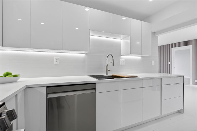 Image 5 of 44 For 525 Ocean Blvd  422