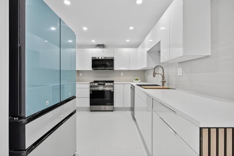 Image 6 of 44 For 525 Ocean Blvd  422