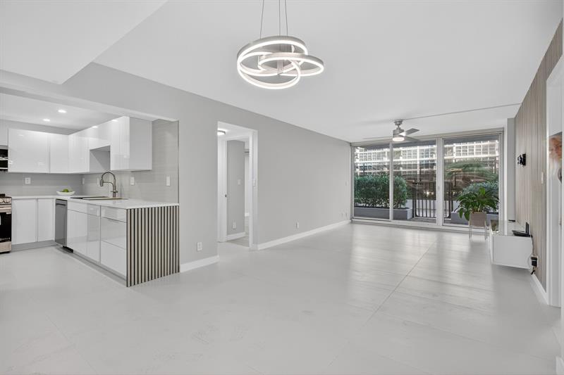 Image 8 of 44 For 525 Ocean Blvd  422