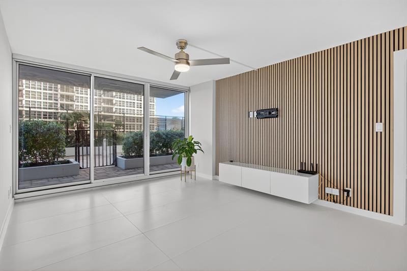 Image 9 of 44 For 525 Ocean Blvd  422