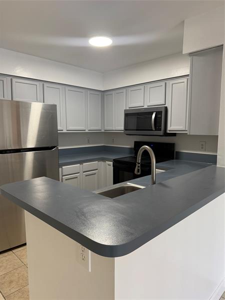 Image 4 of 21 For 7630 Westwood Dr 316