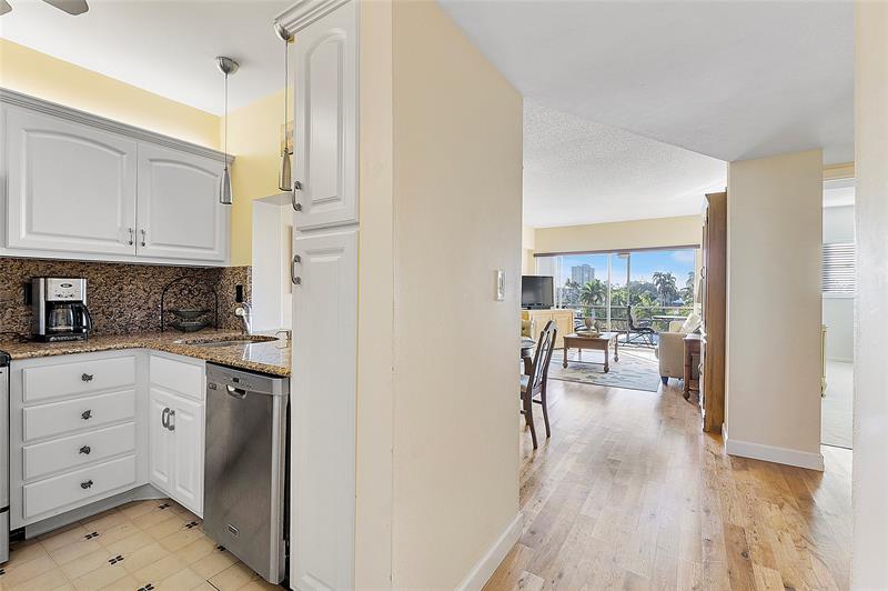 Image 4 of 16 For 1481 Ocean Boulevard  416a