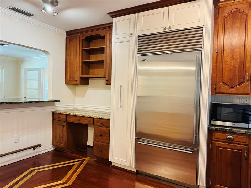 Image 22 of 43 For 805 27th Avenue