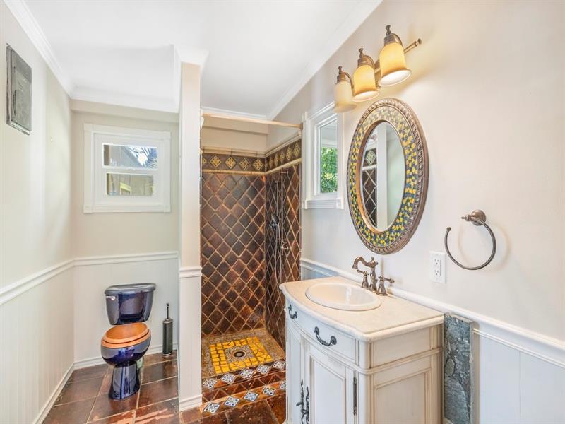 Image 28 of 43 For 805 27th Avenue