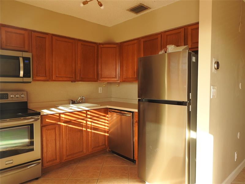 Image 4 of 14 For 1600 3rd Ave  6