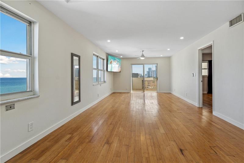 Image 10 of 20 For 320 Surf Rd  601