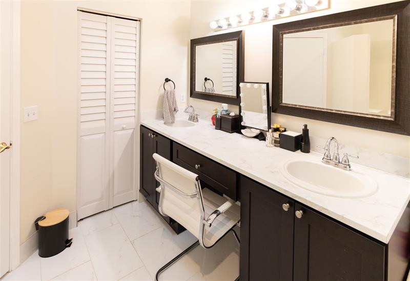 Image 15 of 28 For 5698 Santiago Cir  5698