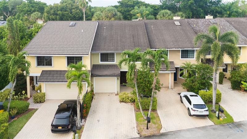 Image 4 of 28 For 5698 Santiago Cir  5698