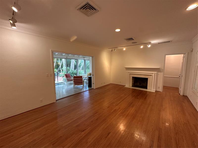 Image 3 of 16 For 410 16th Avenue