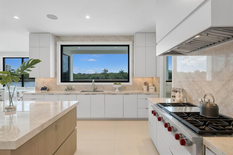 Image 23 of 60 For 2010 Intracoastal Dr