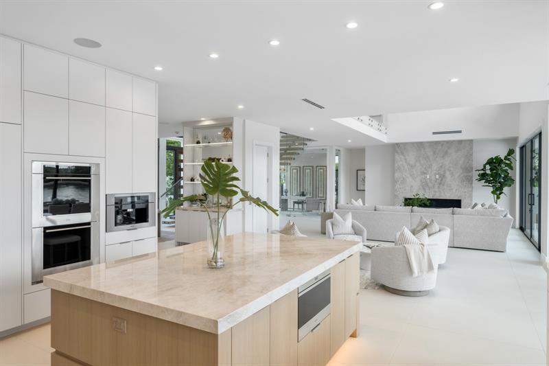 Image 24 of 60 For 2010 Intracoastal Dr