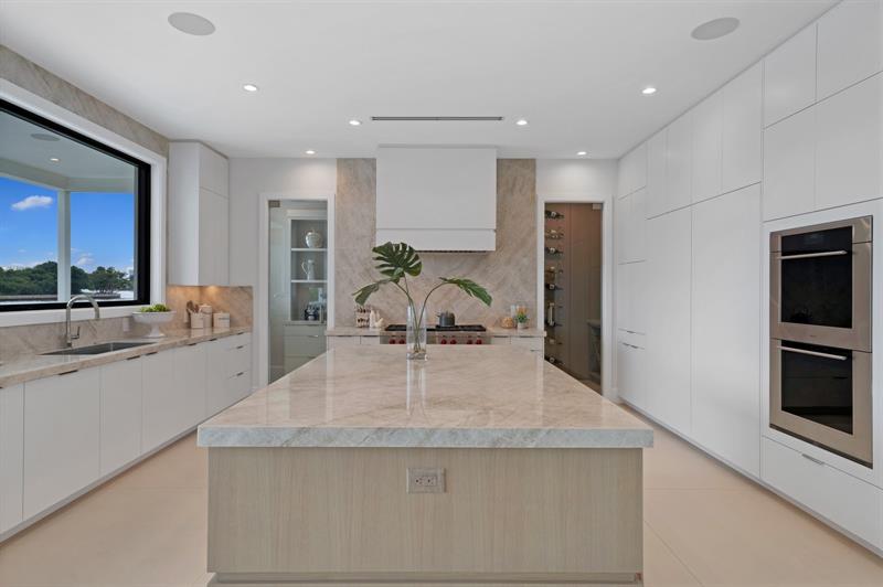 Image 26 of 60 For 2010 Intracoastal Dr