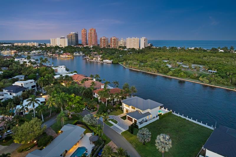 Image 3 of 60 For 2010 Intracoastal Dr