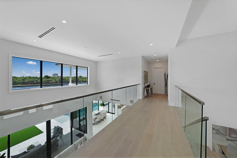 Image 32 of 60 For 2010 Intracoastal Dr