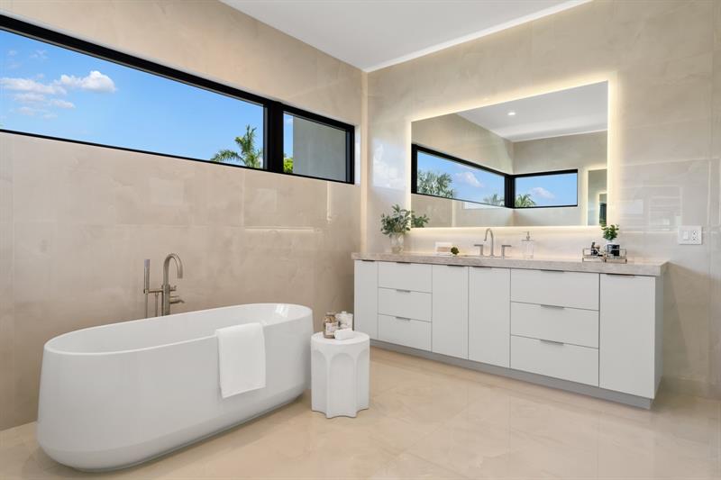 Image 40 of 60 For 2010 Intracoastal Dr