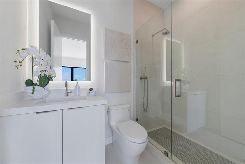 Image 47 of 60 For 2010 Intracoastal Dr