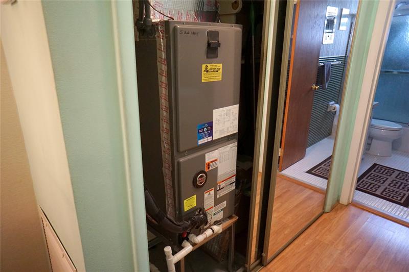 Image 32 of 35 For 160 8th Ave 25 B