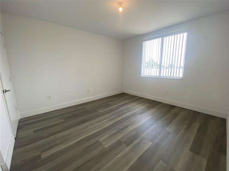 Image 17 of 33 For 2651 212th Ter  302