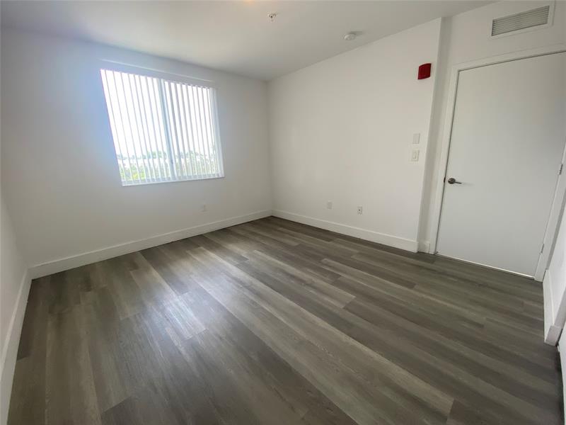 Image 18 of 33 For 2651 212th Ter  302