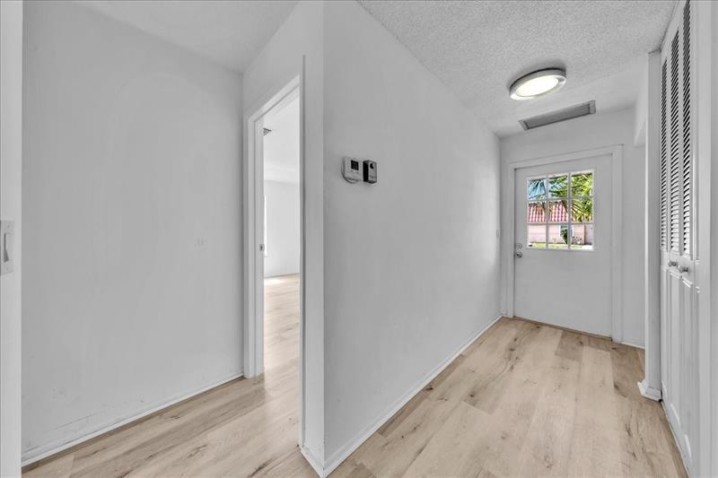 Image 24 of 38 For 123 Amherst Ln  123