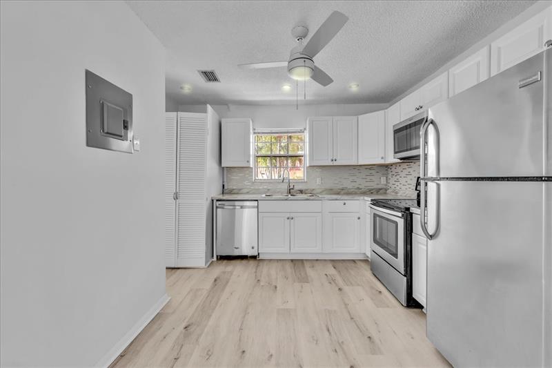 Image 9 of 38 For 123 Amherst Ln  123