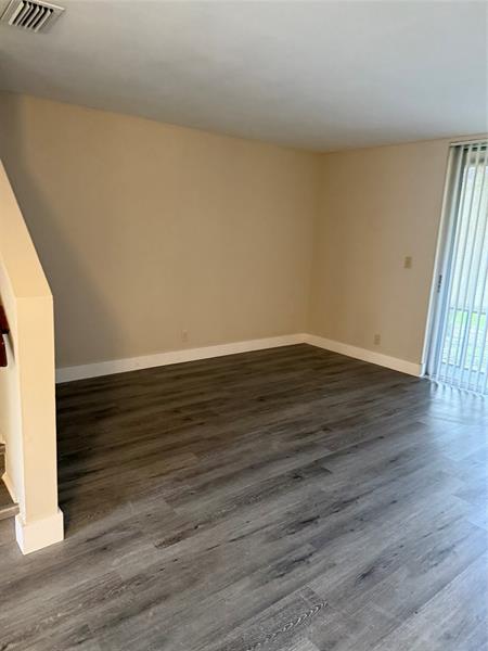 Image 4 of 16 For 1349 Sussex Dr  1349