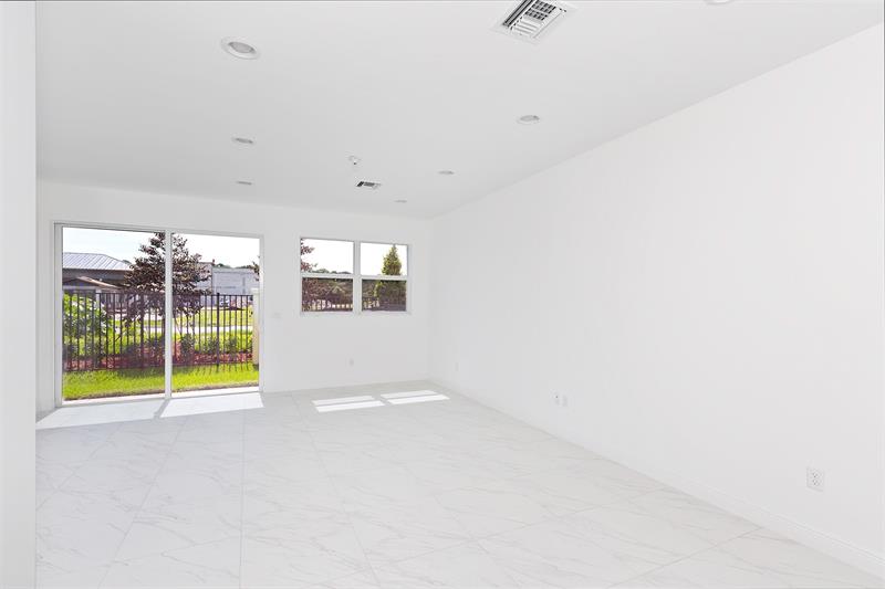 Image 11 of 31 For 6975 Pines Circle  33