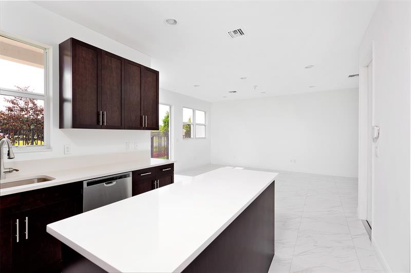 Image 12 of 31 For 6975 Pines Circle  33