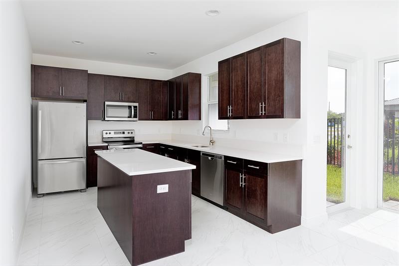 Image 14 of 31 For 6975 Pines Circle  33