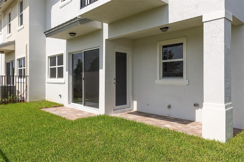 Image 15 of 31 For 6975 Pines Circle  33