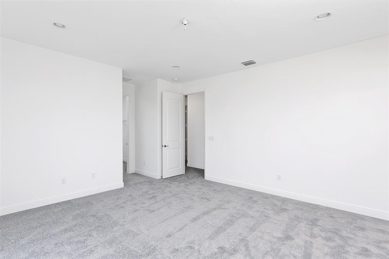 Image 22 of 31 For 6975 Pines Circle  33