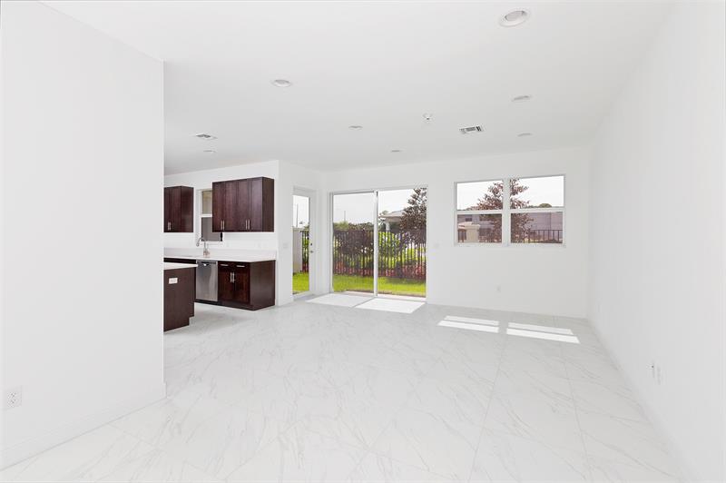 Image 6 of 31 For 6975 Pines Circle  33