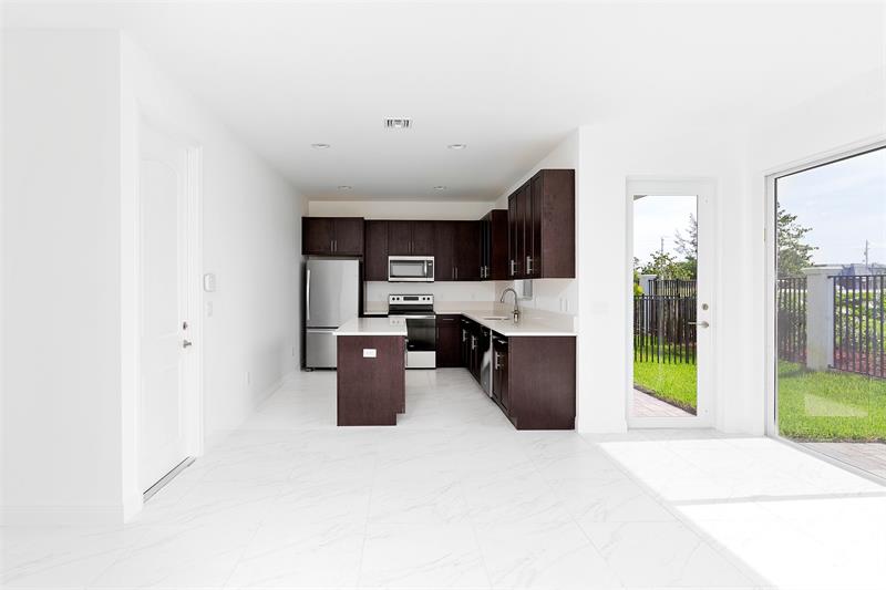 Image 7 of 31 For 6975 Pines Circle  33