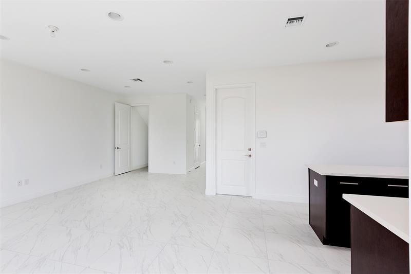 Image 8 of 31 For 6975 Pines Circle  33