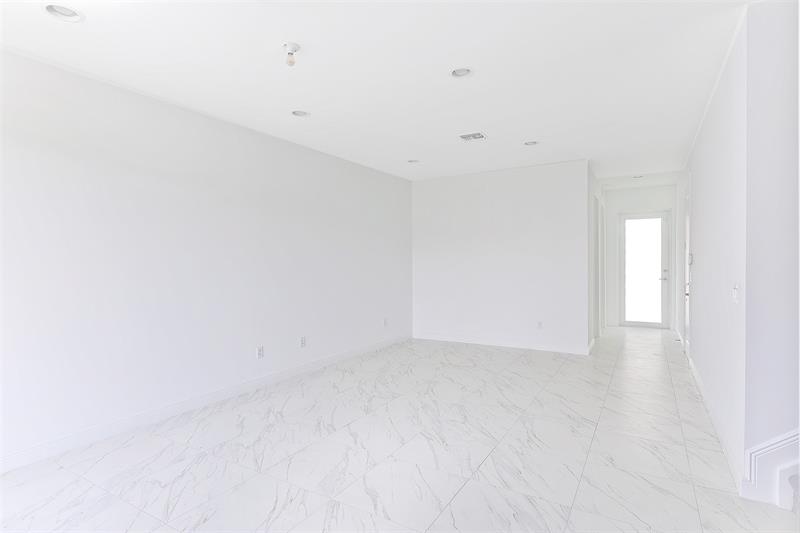 Image 10 of 32 For 6969 Pines Circle  31