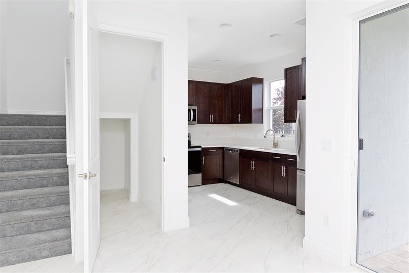 Image 12 of 32 For 6969 Pines Circle  31