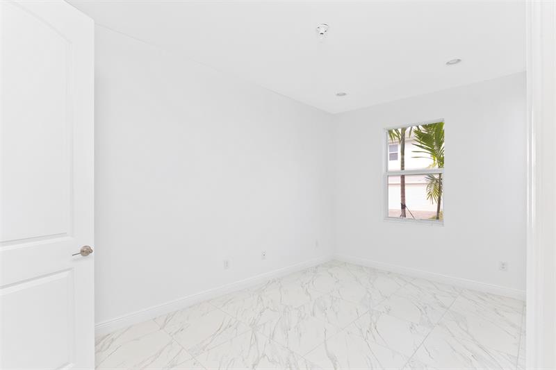 Image 7 of 32 For 6969 Pines Circle  31