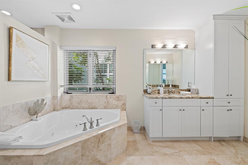 Image 18 of 37 For 122 16th Ter