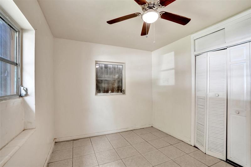 Image 11 of 23 For 1318 11th Pl