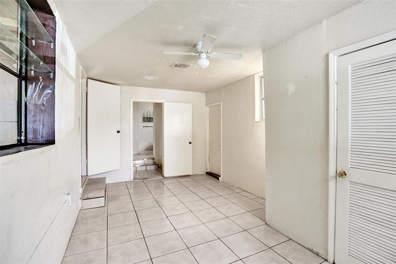 Image 9 of 23 For 1318 11th Pl