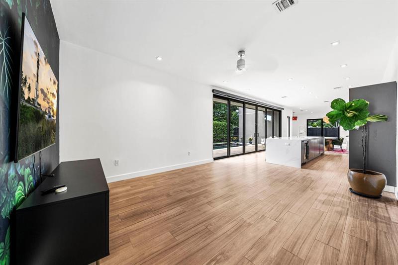 Image 10 of 31 For 619 10th St  N-a