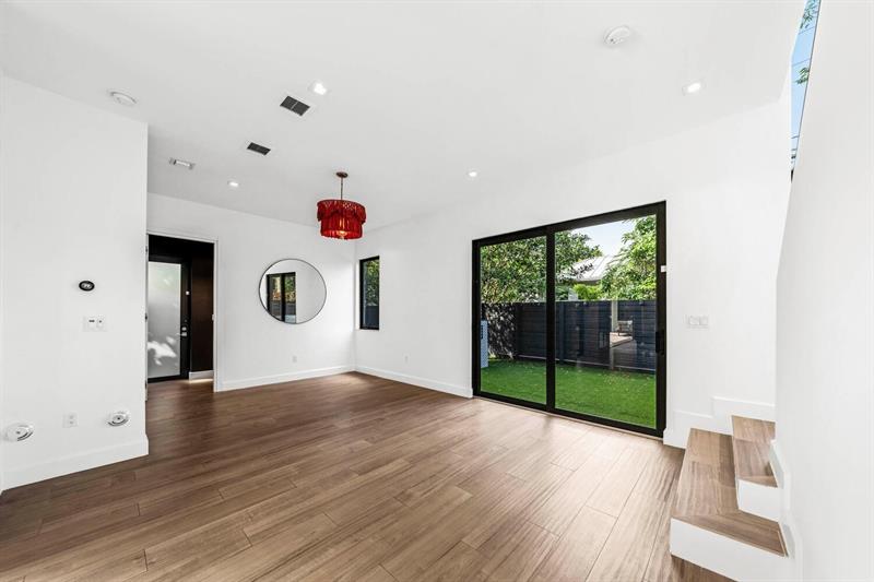 Image 14 of 31 For 619 10th St  N-a