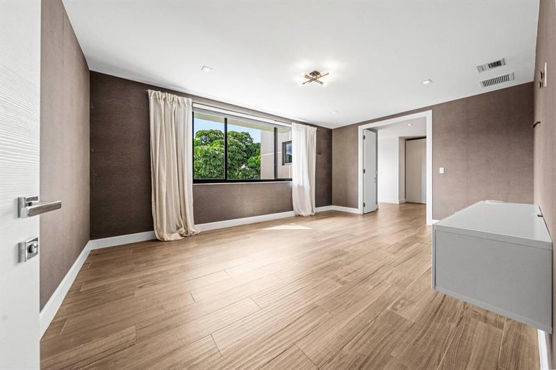 Image 16 of 31 For 619 10th St  N-a