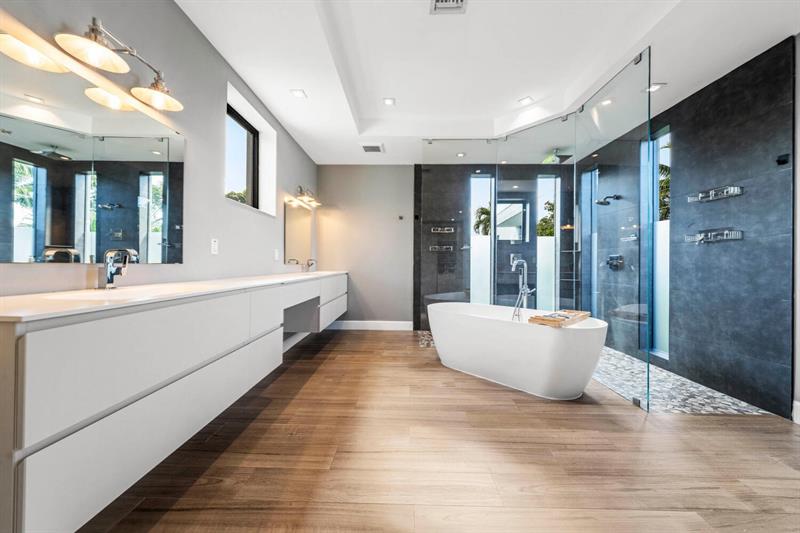 Image 19 of 31 For 619 10th St  N-a