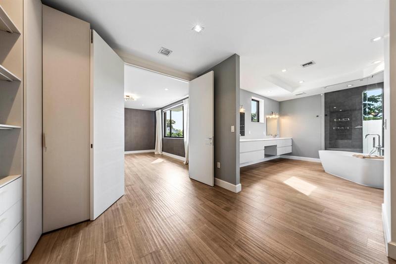 Image 21 of 31 For 619 10th St  N-a