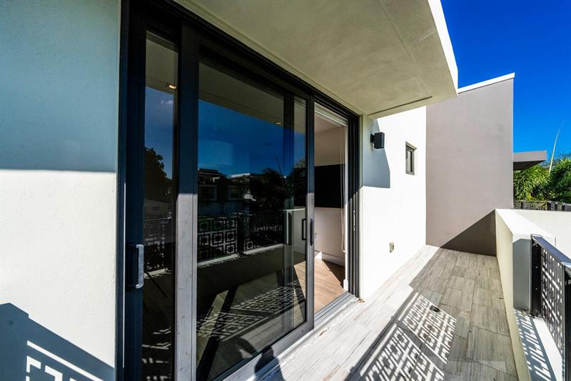 Image 28 of 31 For 619 10th St  N-a