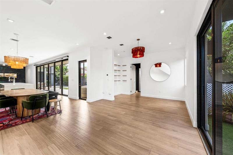 Image 9 of 31 For 619 10th St  N-a