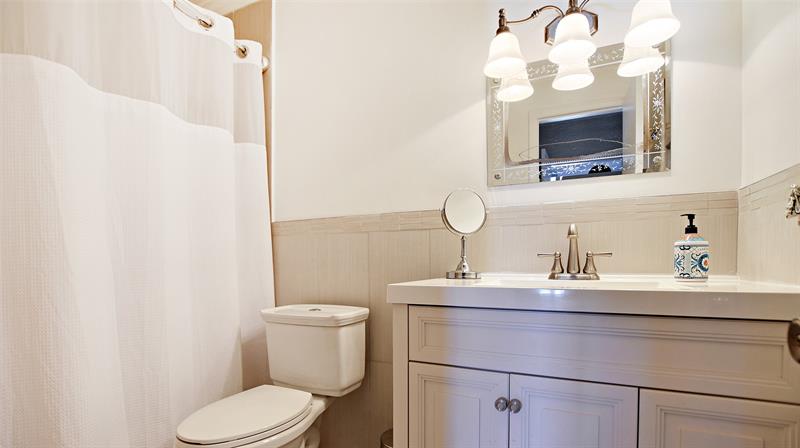 Image 10 of 18 For 6263 19th Ave  923